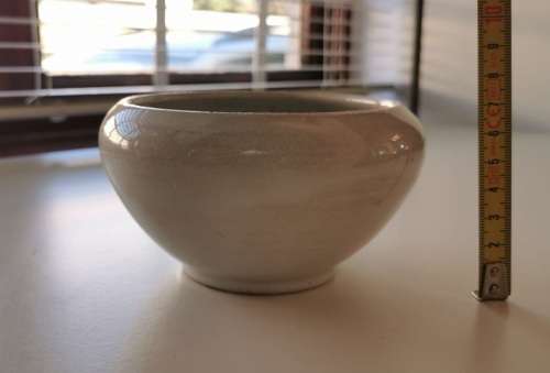 White Linnware bowl