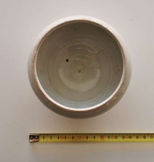 White Linnware bowl