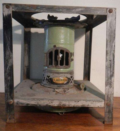 Paraffin stove with stand