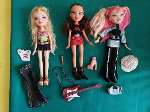 3 Bratz Dolls with some Accessories