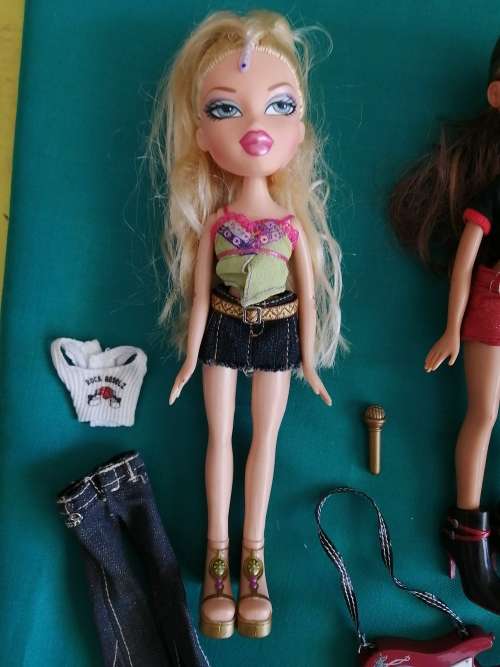 3 Bratz Dolls with some Accessories