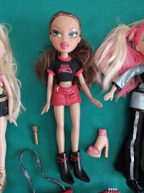 3 Bratz Dolls with some Accessories