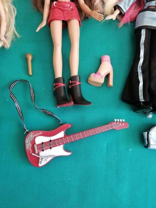 3 Bratz Dolls with some Accessories