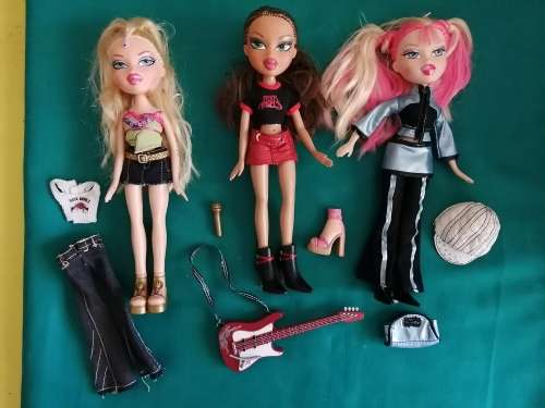 3 Bratz Dolls with some Accessories