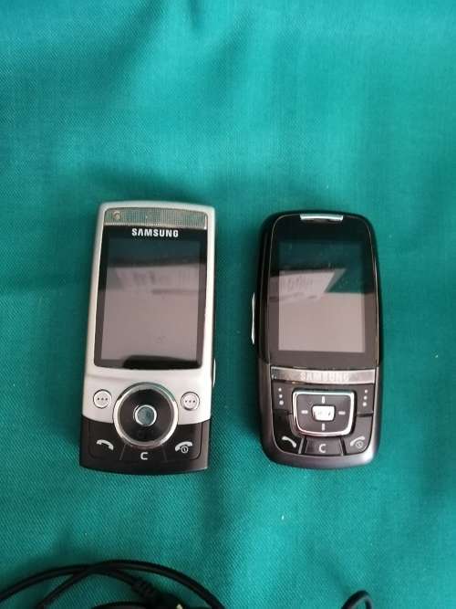 Job Lot of 5 Various Samsung Phones, 2 chargers and 1 extra battery