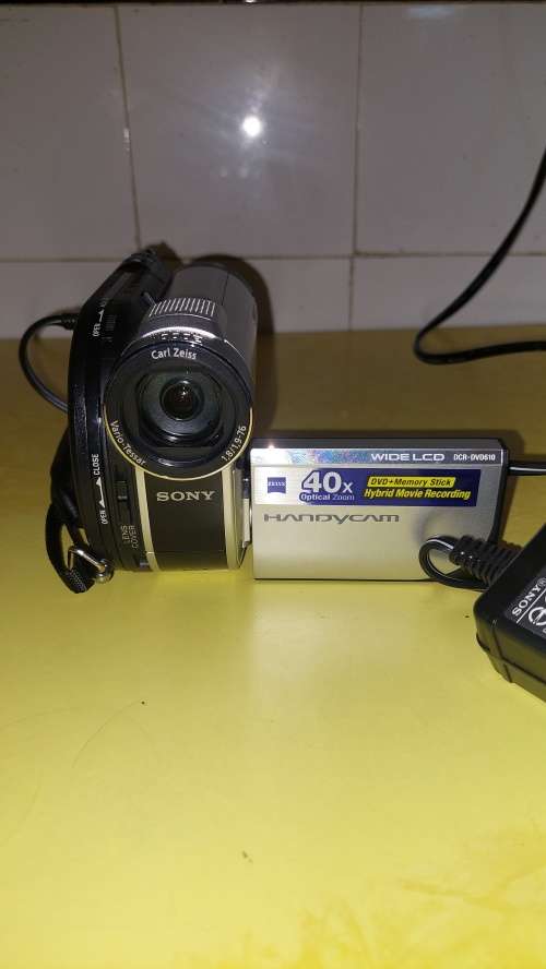 Sony Handycam hybrid DCR-DVD610 DVD+ memory stick camera