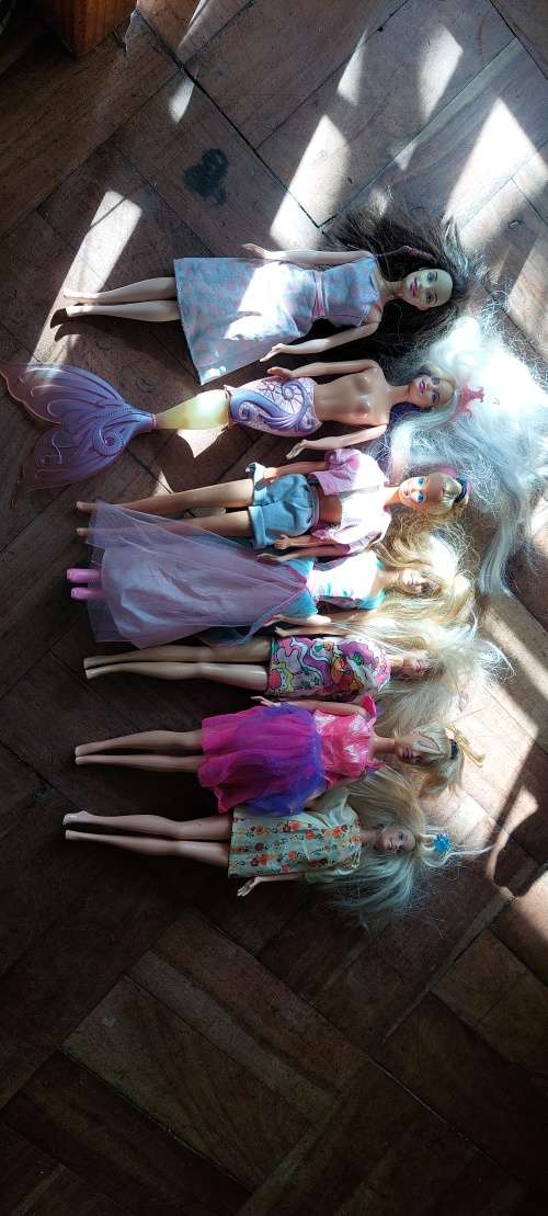7 X Barbies (1966-2002) with bag of clothes and accessories