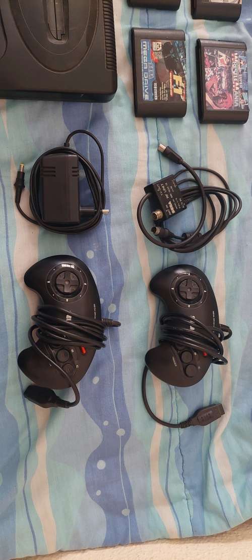 Sega game gear and Sega Mega Drive II (Untested)