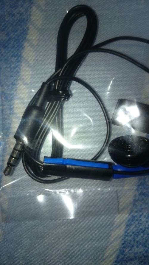 PlayStation 4 Camera + Free Earphone with Mic