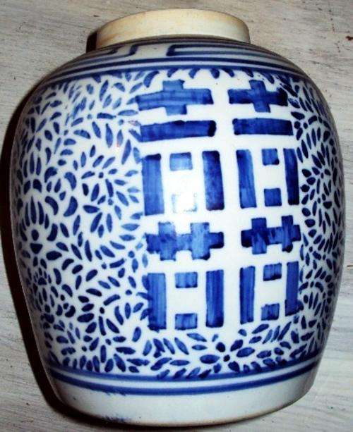 BEAUTIFUL BLUE AND WHITE CHINESE GINGER JARS (code E)