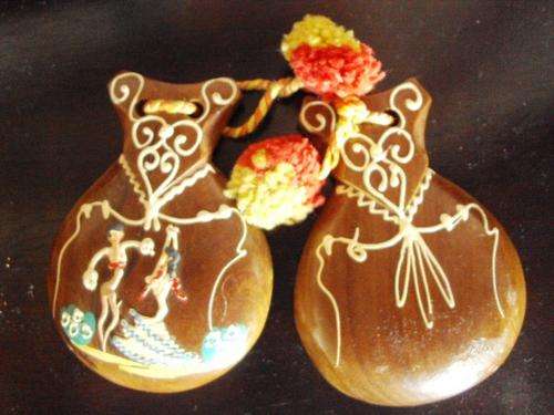 BROWN  CASTANETS - GREAT BUY STARTING @ R1 !! - GREAT ITEM! VINTAGE/COLLECTABLE