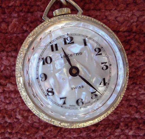 VINTAGE GOLD COLOUR POCKET WATCH