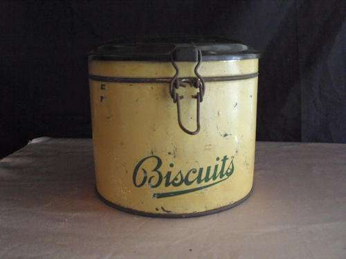 Pyotts Biscuit tin - Vintage-kitchen-home-interior-collectable-biscuits/cookie