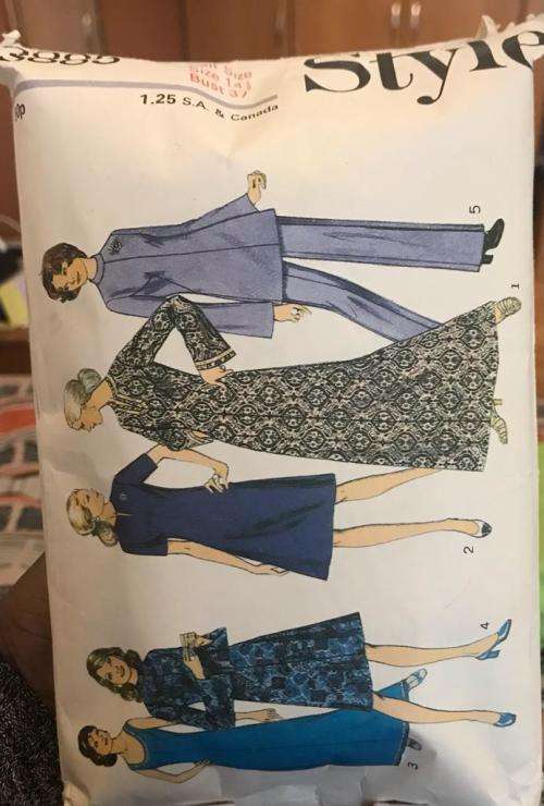 Sewing pattern STYLE 3885, ladies dress, tunic and trousers.