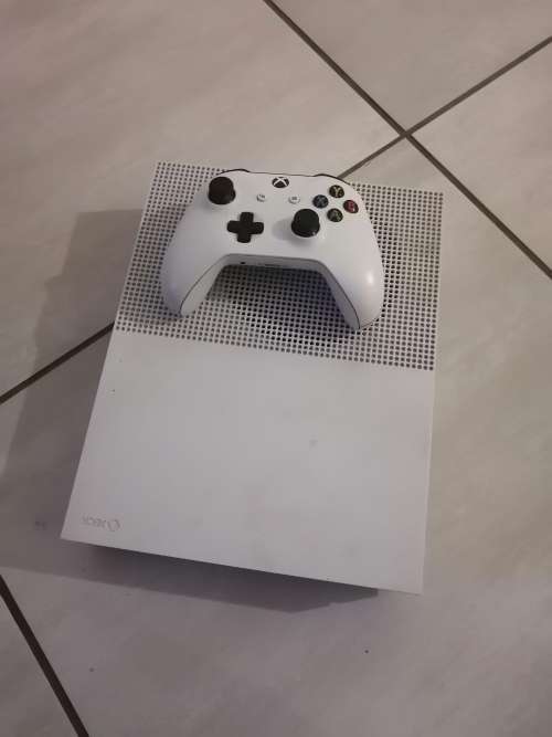 XBOX ONE S 1TB