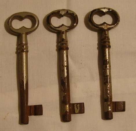 Aumy - Large Old Keys