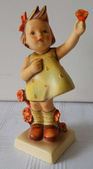 Aumy - Hummel Figurine 'Spring Cheer'