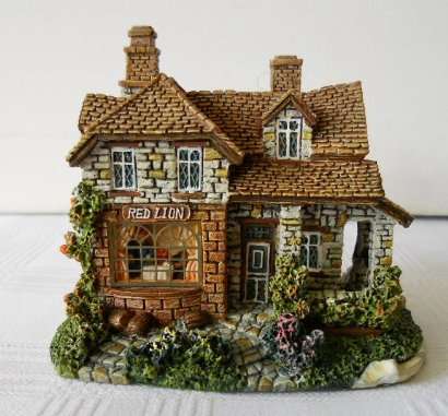 Aumy - Miniature Resin RED LION tearoom/house