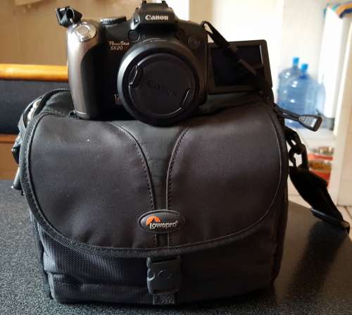 Canon Powershot SX 20 IS 12.1 digital camera and accesories