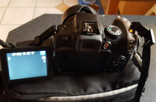 Canon Powershot SX 20 IS 12.1 digital camera and accesories