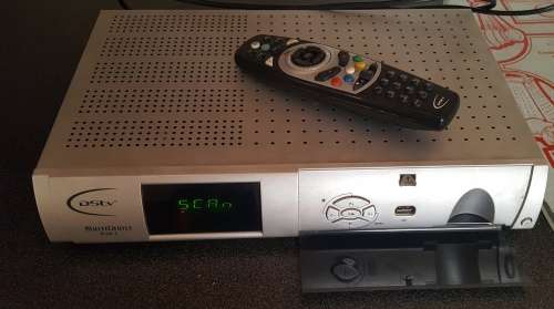 SD DSTV decoder with remotes