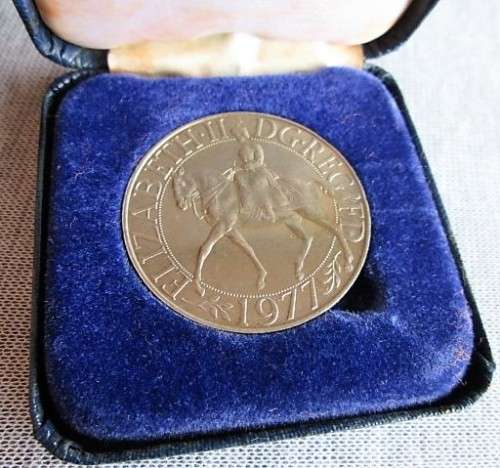 Queen Elizabeth II - Silver Jubilee - 1977 - One Crown Coin