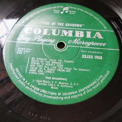 THE SHADOWS - OUT OF THE SHADOWS (33JSX 1458) VINYL LP RECORD - A3128