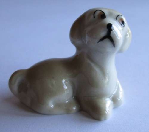 WADE PUPPY LYING HAPPY FAMILIES CIRCA 1961-1987 (SEE DESCRIPTION)