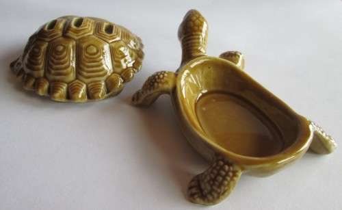 WADE TORTOISE THE TORTOISE FAMILY 1958-1988 FULL BACK (SEE DESCRIPTION)