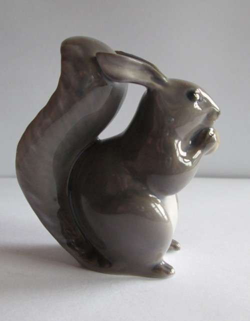 ROYAL COPENHAGEN SQUIRREL #982 DENMARK FIGURINE (SEE DESCRIPTION)