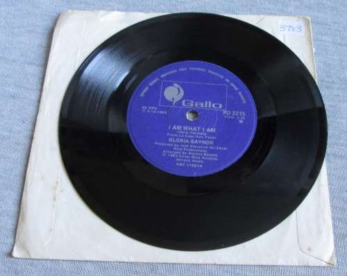 GLORIA GAYNOR - I AM WHAT I AM 1983 (PD 2215) 45 RPM RECORD
