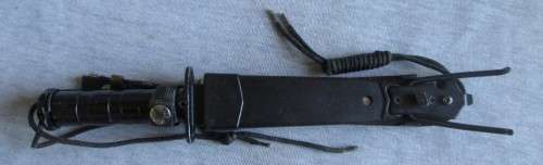 SURVIVAL KNIFE WITH SLINGSHOT / COMPASS AND MEDIC TUBE