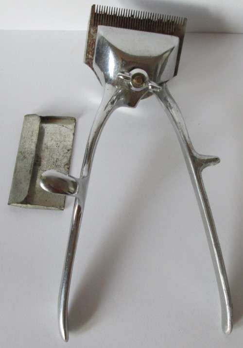 1940`s VINTAGE A HAIR CLIPPER BY BURMAN MADE IN ENGLAND IN ORIGINAL BOX - W12