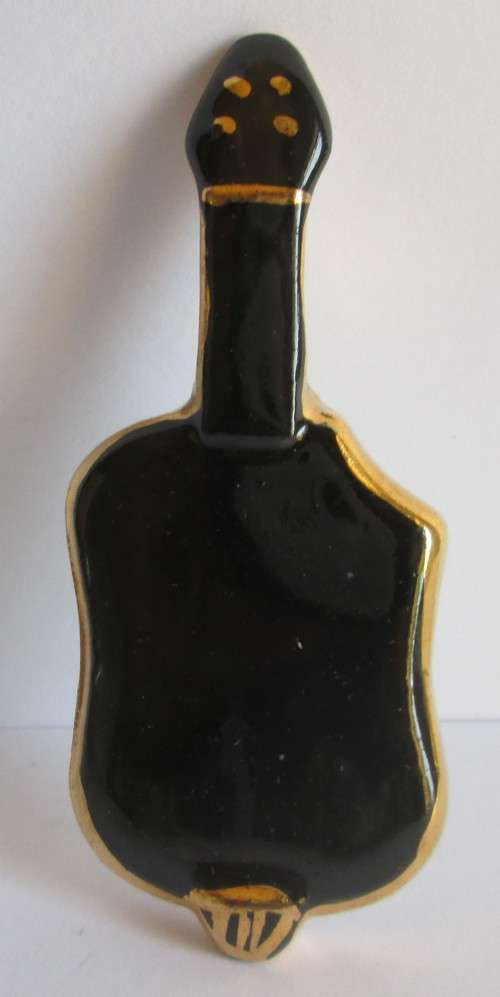 WADE GUITAR FIGURINE `WADE ENGLAND`