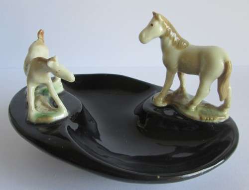 WADE MARE AND COLT PIN DISH FIRST WHIMSIES DERIVATIVES 1963 (SEE DESCRIPTION)