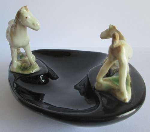 WADE MARE AND COLT PIN DISH FIRST WHIMSIES DERIVATIVES 1963 (SEE DESCRIPTION)
