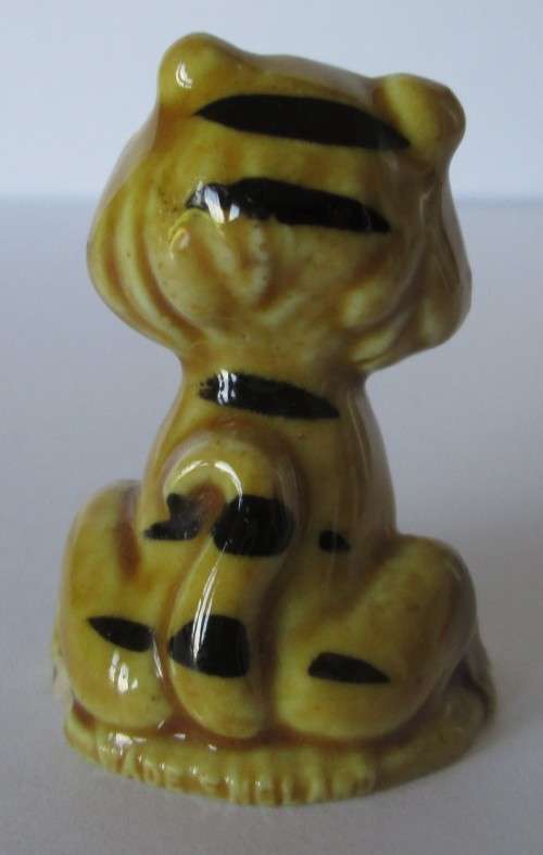 WADE TIGGER 1965 BALDING AND MANSELL FLINTSTONE CHRISTMAS CRACKER PREMIUMS (SEE DESCRIPTION)