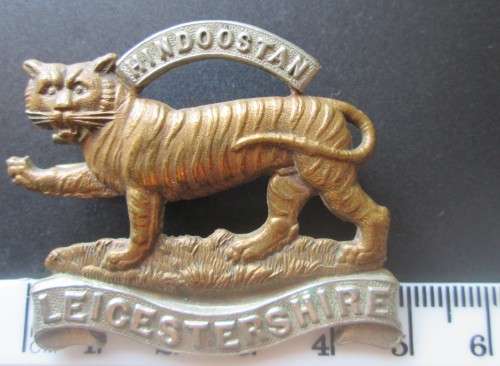 HINDOOSTAN REGIMENT LEICESTERSHIRE CAP BADGE - RAK319