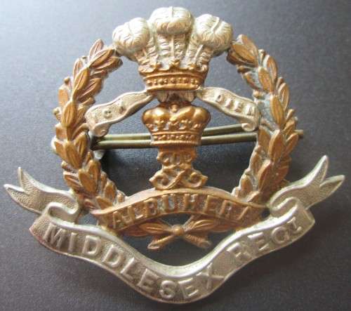 BRITISH MIDDLESEX REGIMENT CAP BADGE - RAK332