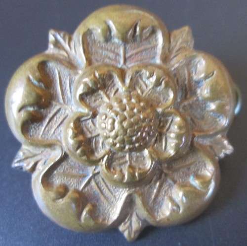 EAST LANCASHIRE REGIMENT COLLAR BADGE - RAK129