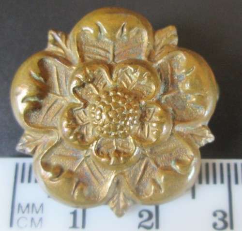 EAST LANCASHIRE REGIMENT COLLAR BADGE - RAK129