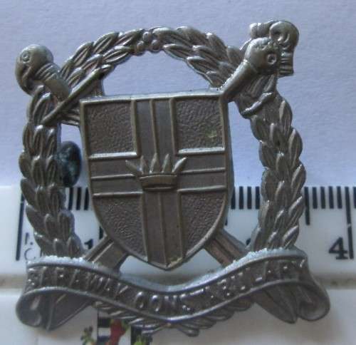SARAWAK CONSTABULARY - WITH OLD SSARAWAK FLAG EMBLEM BADGE - RAK432