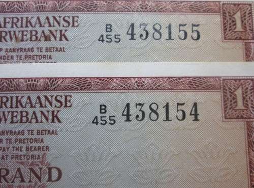 ONE RAND SOUTH AFRICA BANKNOTE *IN SEQUENCE* SERIAL Nr. B455 438154/B455 438155 - RAKN/12
