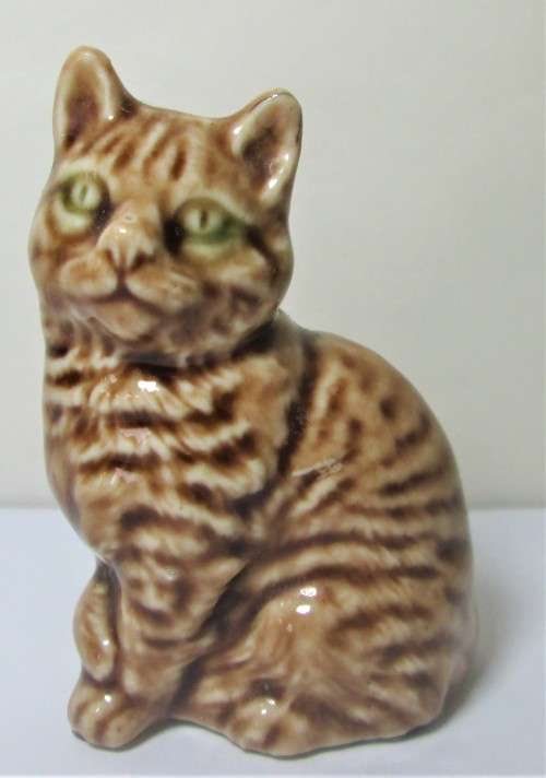 Tabby Cat 1974 to 1981 The Wade Cat and Puppie Dishes