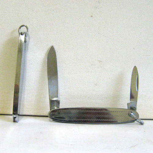 2 IDENTICAL POCKET KNIVES