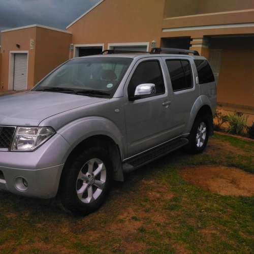 Bargain!!! Nissan Pathfinder - 4.0L V6 LE 4x4 Automatic ~ Fullhouse!!