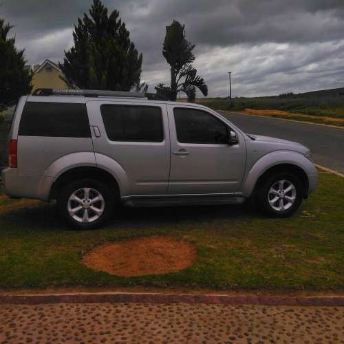 Bargain!!! Nissan Pathfinder - 4.0L V6 LE 4x4 Automatic ~ Fullhouse!!