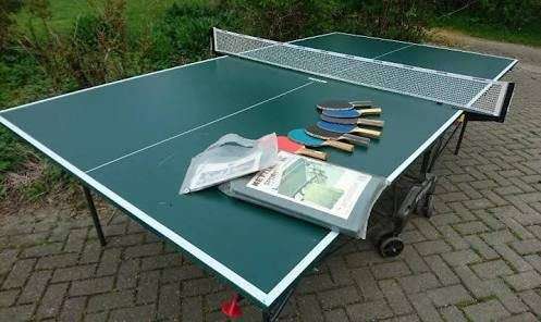 Table tennis top + bats and balls