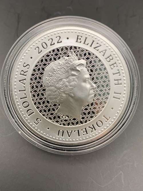 2022  TOKELAU 1oz    BULL / BEAR  COIN  IN 999.9%  .PURE SOLID SILVER .  LIMITED EDITION