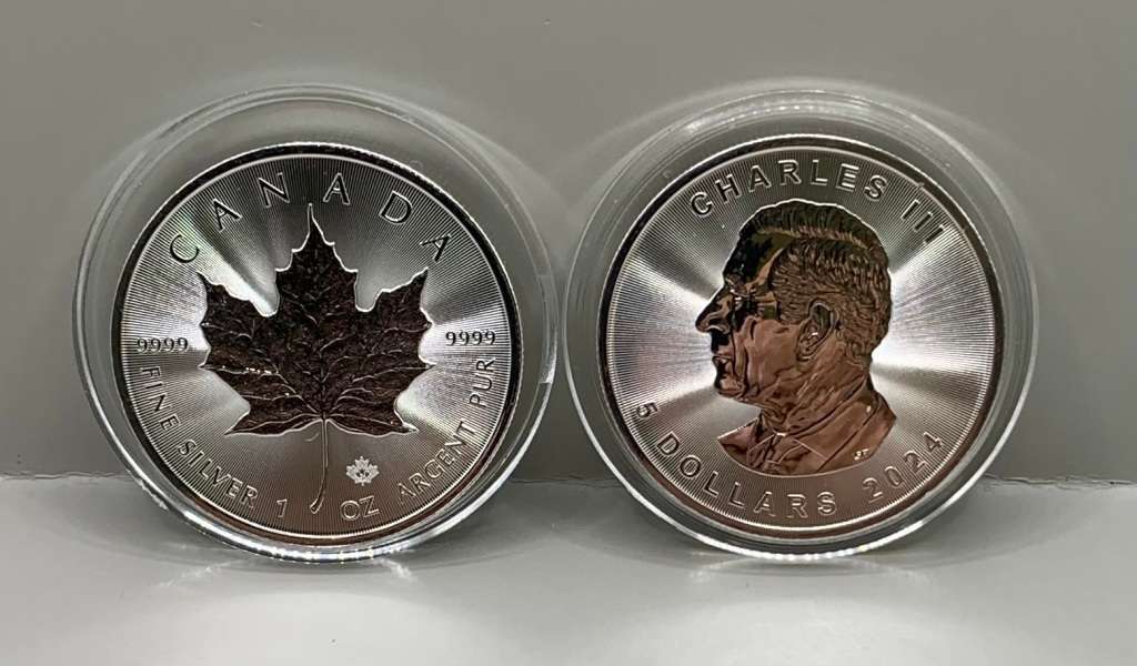 (  2024 NEW DESIGN )     MAPLE LEAF - FEATURING  KING CHARLES 111     IN PURE SILVER
